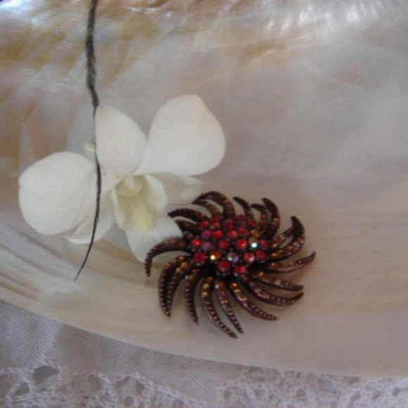 Starburst Vintage Brooch Red and Beige‎ Crystals Sparkly Unique Retro Brooch EUC - Picture 4 of 5